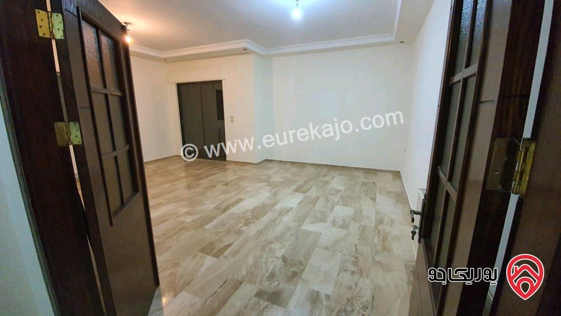 شقة شبه ارضية مساحة 190م داخلي و 200م خارجي فارغة للايجار في عمان - ضاحية النخيل