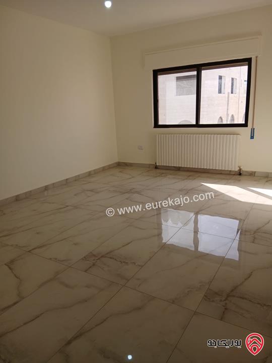 شقة طابق ثالث مساحة 244م للبيع في عمان - الرابية