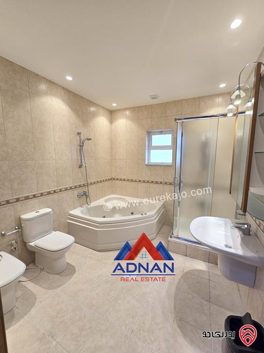 شقة طابقية مساحة 366 متر طابق ثاني للبيع في عمان - الصويفية