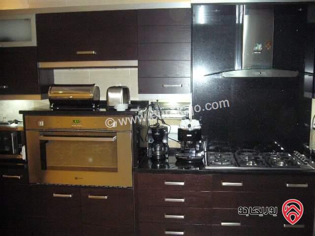 شقة مفروشة أرضية مساحة 130م داخلي و 40م خارجي للإيجار أو للبيع في عمان– الدوار الرابع