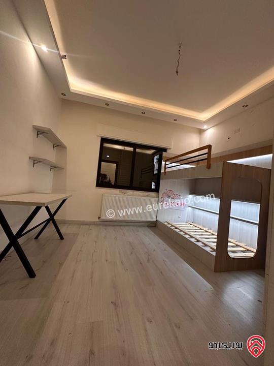 شقة طابق ثالث مع روف مساحة 180م للايجار في عمان - خلدا