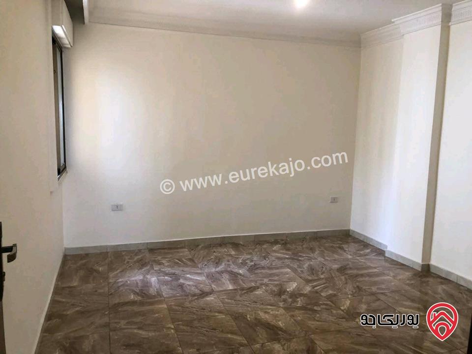 شقة فارغة طابق ثالث مساحة 100م للايجار للعرسان او عائلة صغيرة في عمان - دير غبار