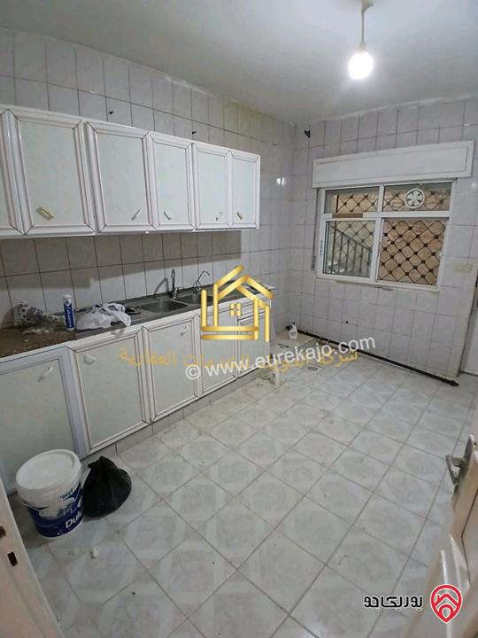 شقة فارغة طابق شبه ارضي مساحة 100م مع ترس 20م للإيجار في عمان - تلاع العلي 