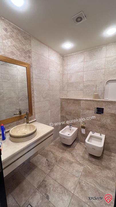 شقة طابق أخير مع روف مساحة 280م باطلالة خلابة للبيع في عمان - ضاحية النخيل من المالك مباشرة 