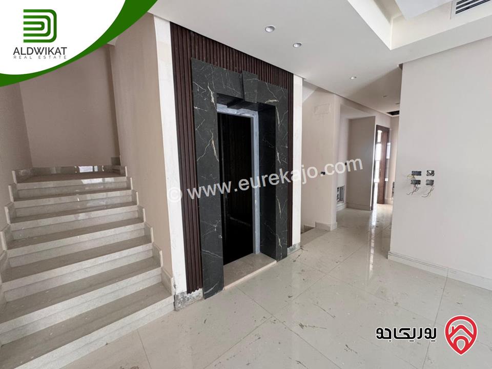 فيلا متلاصقة للبيع في عمان - عبدون مساحة الارض 400م ومساحة البناء 500م موقع مميز