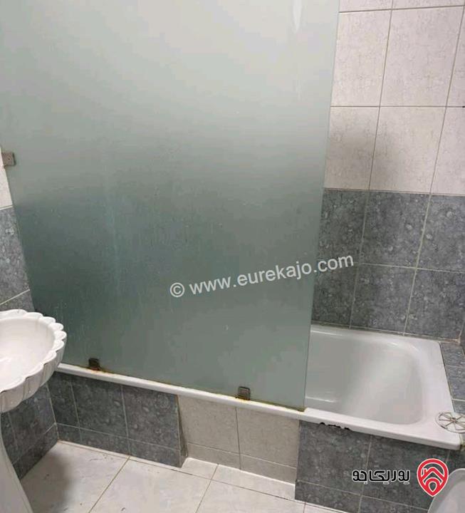 شقة فارغة طابق شبه ارضي مساحة 150م داخلي مع ترس 70م للايجار في عمان - الرابية 