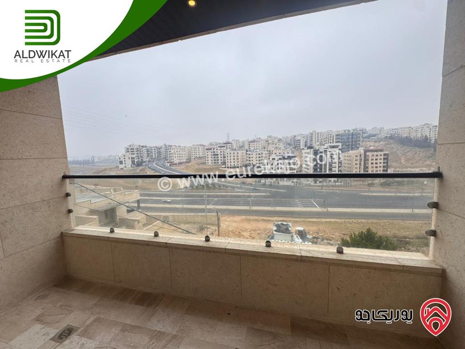 شقة طابق اول طابقية للبيع في عمان - على طريق المطار / حجار النوابلسه مساحة البناء 200م موقع اسكانات حديثة واطلالة