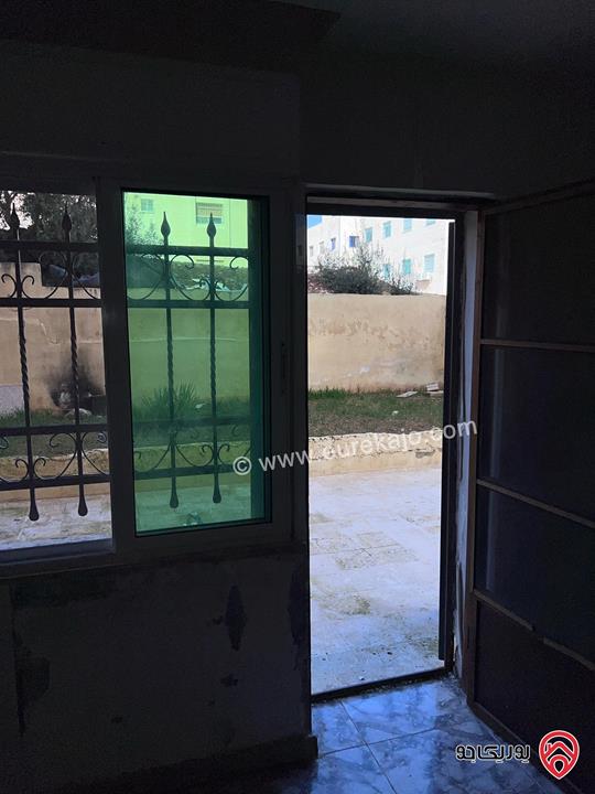 شقة شبه أرضية مساحة 100م داخلي و 100م خارجي للبيع في عمان - الجبيهة 