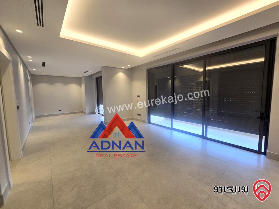 فيلا متلاصقة جديدة مساحة 763م على أرض 530م مع مسبح واطلالة عالية للبيع في عمان - عبدون