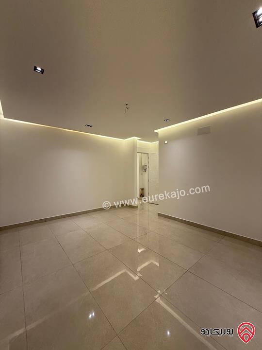 شقة طابق ارضي مساحة 227م مع ترس 60م سوبر ديلوكس للبيع في عمان - تلاع العلي