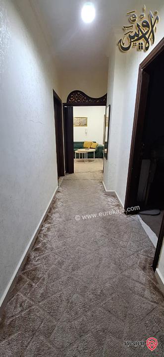 شقـة طابق ثالـث فنـي مساحة 135م للبيــع في الزرقاء الجديدة