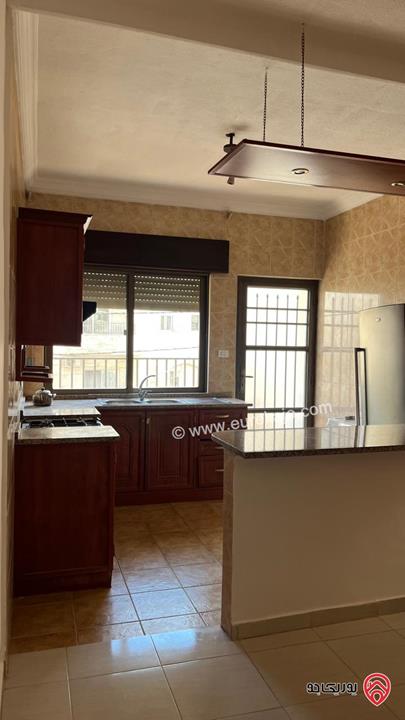 شقة طابق أول مساحة 100م للبيع في عمان - الجبيهة بالقرب من البوابة الشمالية للجامعة الأردنية