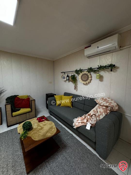 شقة أرضية مفروشة مساحة 120م داخلي و 100م خارجي للإيجار في عمان - الشميساني
