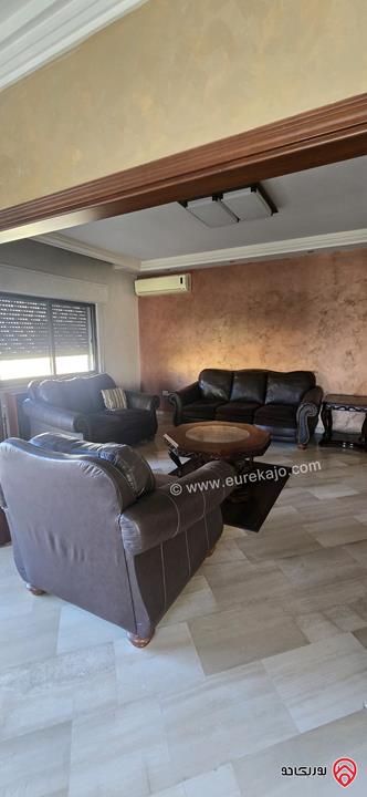 شقة مساحة 197م طابق ثاني للبيع في عمان - ام اذينة خلف سوق الذهب 