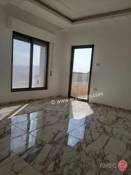 شقة طابق ثالث مساحة 150م و روف 100م مستقل للبيع في عمان - ابو السوس