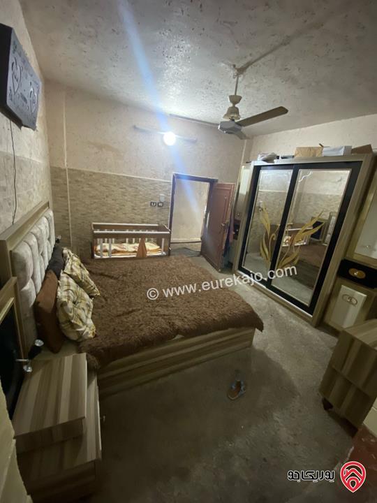 بيت طابقين مساحة 260م على أرض 150م للبيع في الزرقاء - جبل الأمير حسن