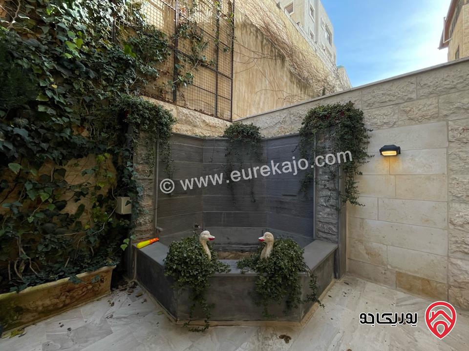 شقة دوبلكس أرضية مساحة 284م داخلي و 140م خارجي للبيع في عمان - الجبيهة