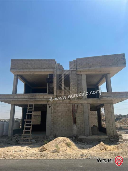 فيلا عظم مساحة 1 دونم على أرض 750م للبيع في عمان - البنيات على طريق المطار