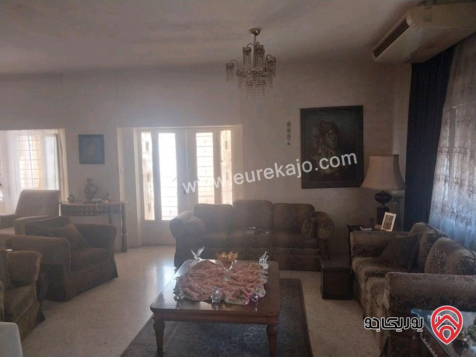فيلا مساحة 450م على أرض 495م للبيع في عمان - منطقة الدوار السادس 