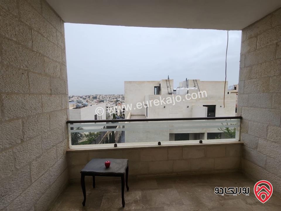 شقة طابق شبه أرضي مرتفع مساحة 205م للايجار في عمان - خلدا