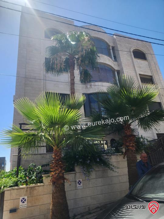 شقة طابقية شبه ارضية مساحة 395م للبيع في عمان - الرابية