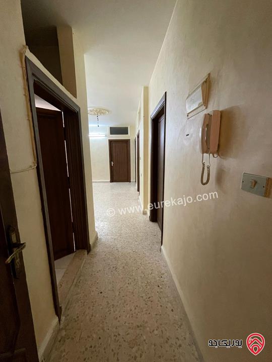 شقة مميزة مساحة 90م طابق ثالث للإيجار للعرسان فقط في الزرقاء الجديدة