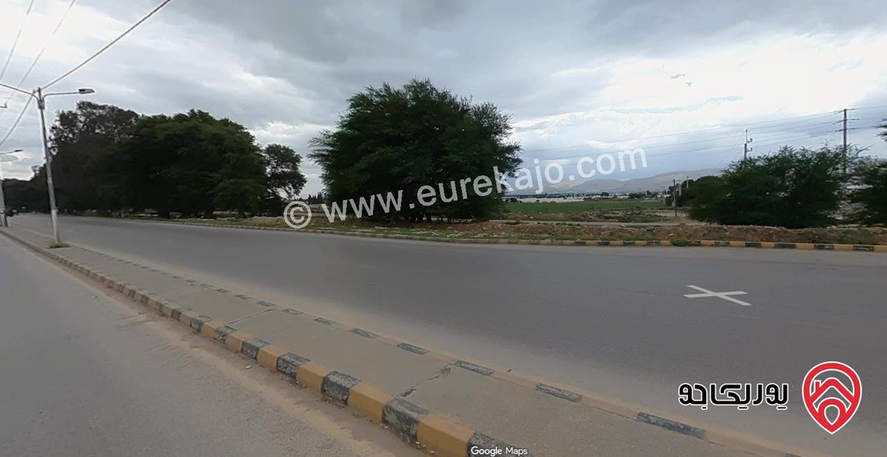 ارض 37 دونم عليها مجمع وبيوت بلاستيكية للبيع في البلقاء - دير علا 