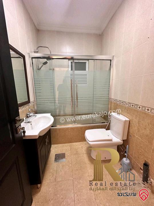 شقة مميزة مساحة 180م داخلي و 300م خارجي للبيع في عمان - الرونق 