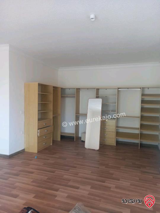 شقة طابق ثاني مساحة 213م للبيع في عمان - خلدا 