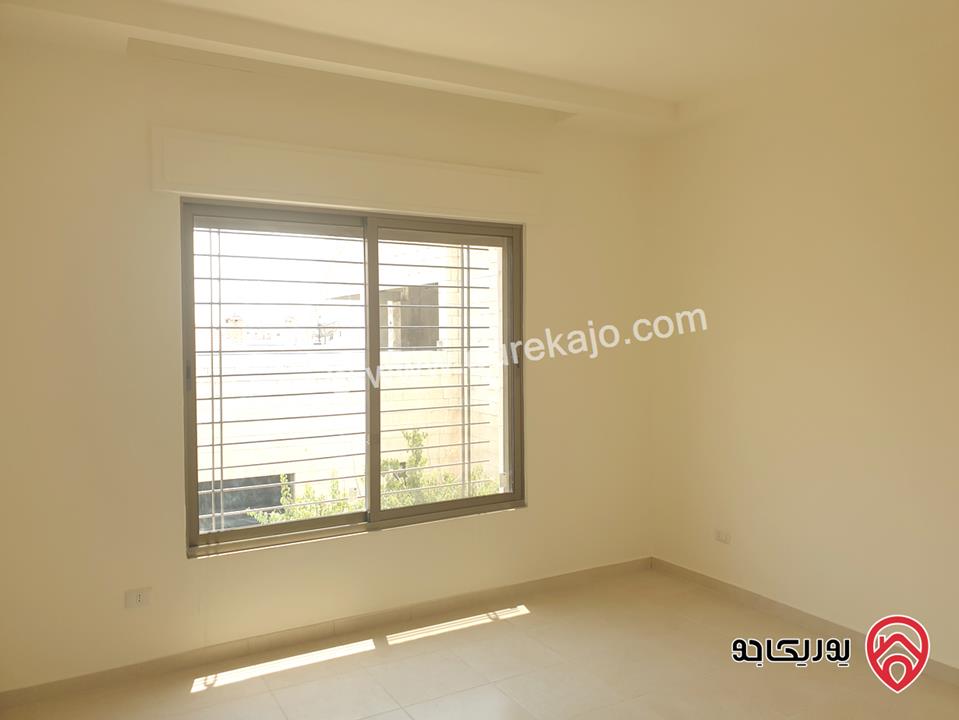 شقه فخمة طابق أول مساحة 250م للإيجار في عمان - أم أذينة