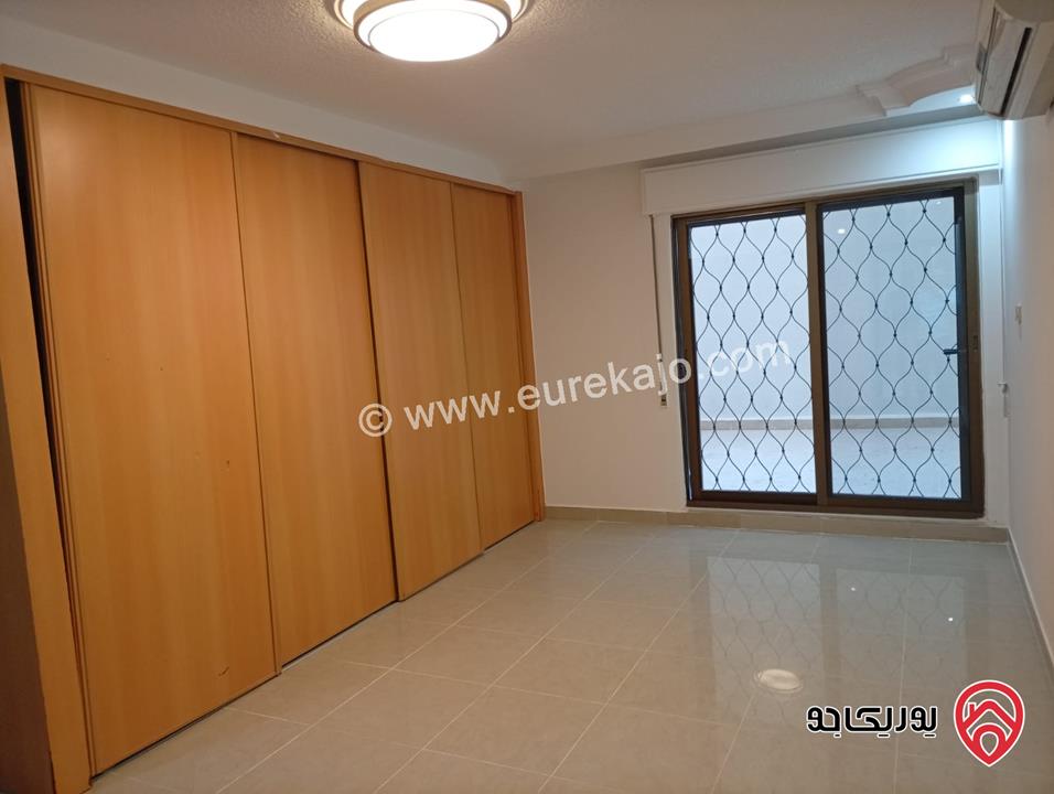 شقة دوبلكس أرضية شبه مستقلة مساحة 375م داخلي و 300م خارجي للبيع في عمان - خلدا