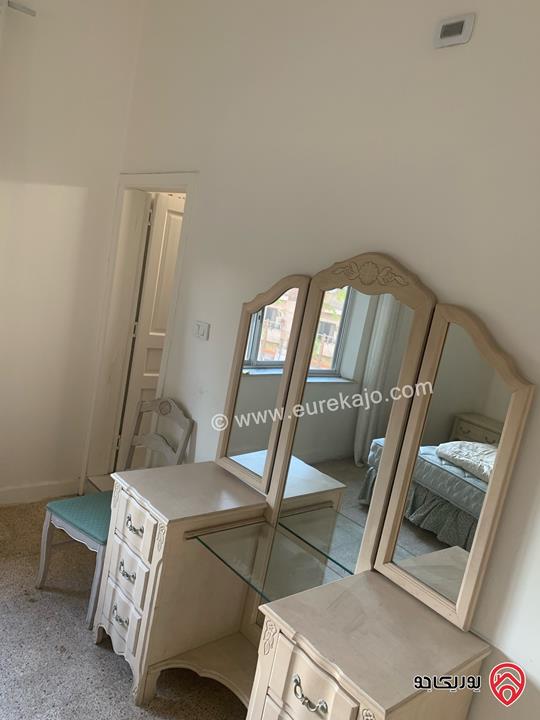 شقة طابق أول مساحة 180متر للايجار في عمان - الدوار الأول شارع الرينبو