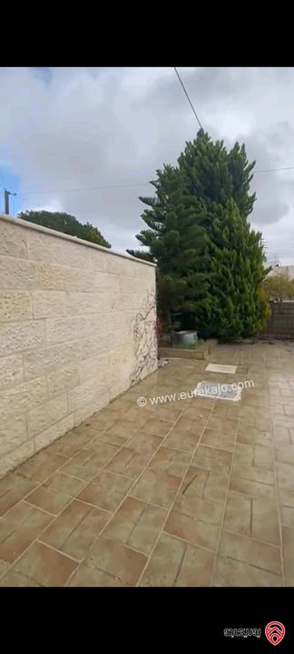 بيت مستقل مساحة 275م على أرض 920م للبيع في عمان - الجويدة