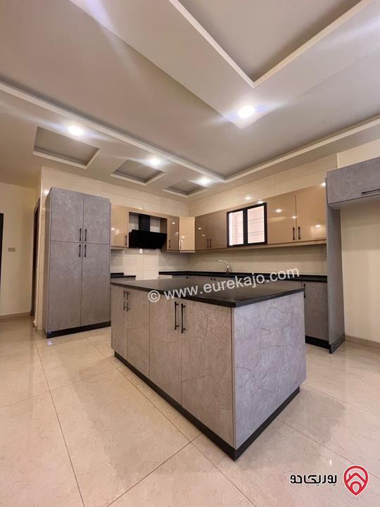 شقة أرضية مساحة 220م داخلي و 150م خارجي للايجار في عمان - ام السماق 