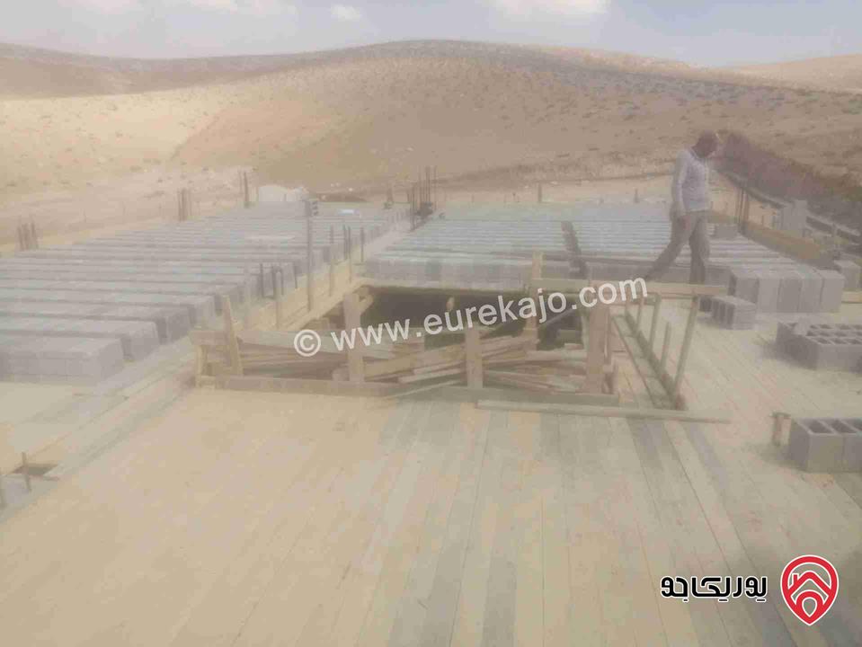 قطعة أرض مشترك مفروز مساحة 1700م مبني عليها طابق دوبلكس قابل للتعديل مساحة 250م للبيع في عمان - منطقة الموقر النقيرة 