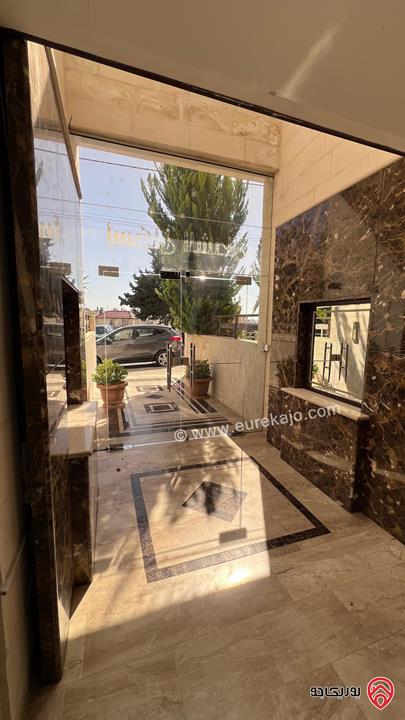 شقة طابق أخير مع روف مساحة 280م باطلالة خلابة للبيع في عمان - ضاحية النخيل من المالك مباشرة 