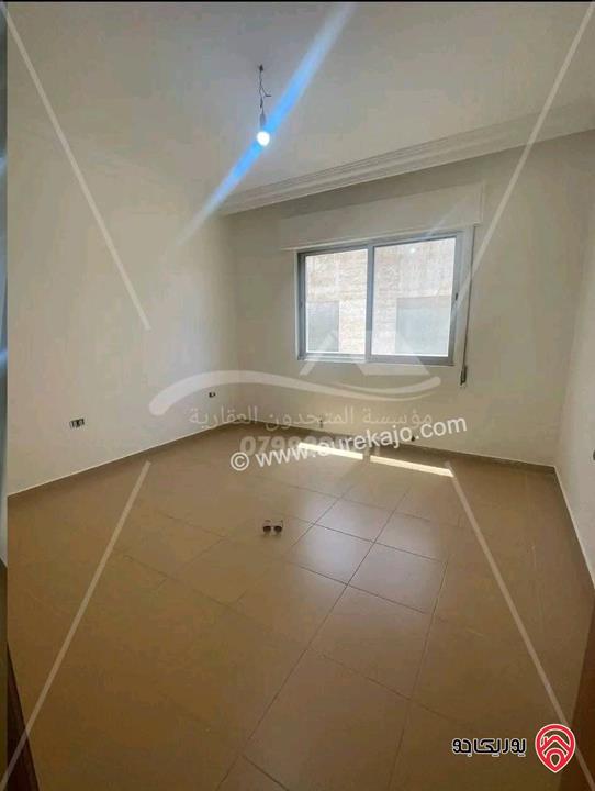 شقة فارغة مساحة 170م طابق ثالث للايجار في عمان - الرابية