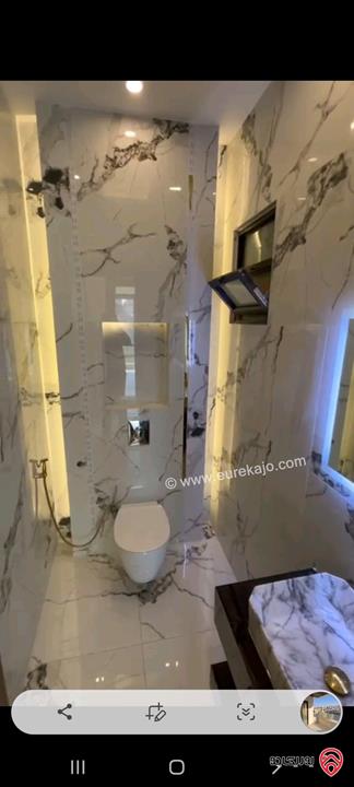 شقة مع رووف مساحة 215م للبيع في عمان - الجبيهة شارع الاردن قرب ديوان الصمادي 