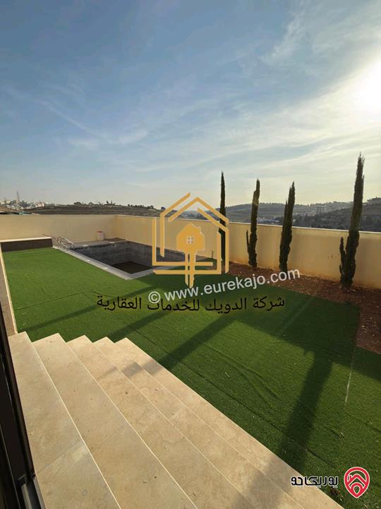 شقة سوبر ديلوكس شبه أرضية مساحة 215م مع ترس 175م للإيجار في عمان - طريق المطار