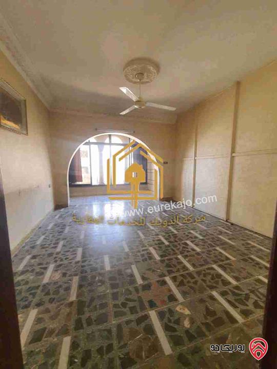 شقة فارغة طابق اول مساحة 250م للايجار في عمان - شفا بدران 