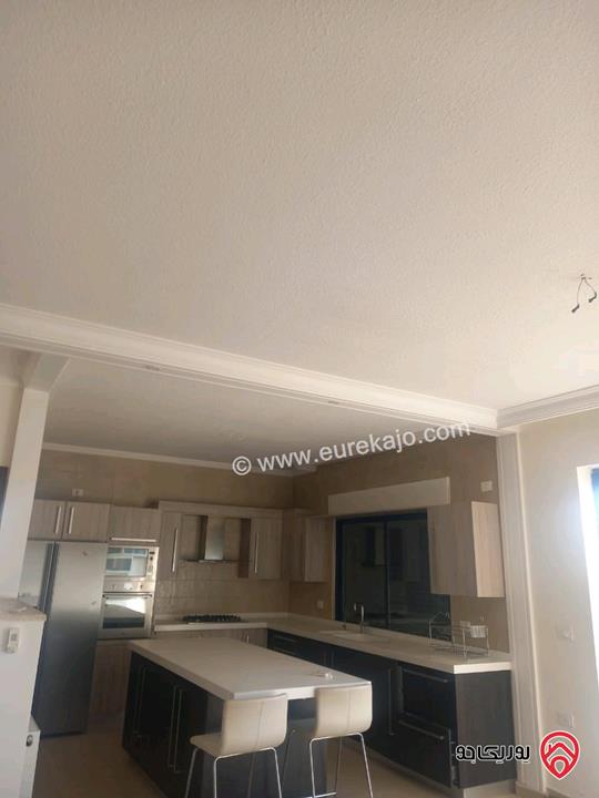 شقة طابق ثاني مساحة 213م للبيع في عمان - خلدا 