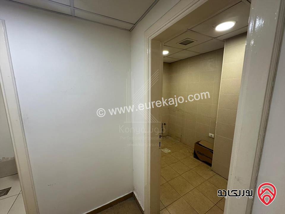 مكتب تجاري فاخر مساحة 235م طابق أول للايجار في عمان - أم السماق شارع مكة