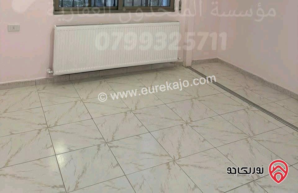 شقة فارغة مساحة 173م طابق ثالث للبيع في عمان - خلدا