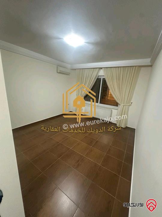 شقة فارغة شبه أرضية مساحة 186م داخلي و 120م خارجي للإيجار في عمان - دير غبار 