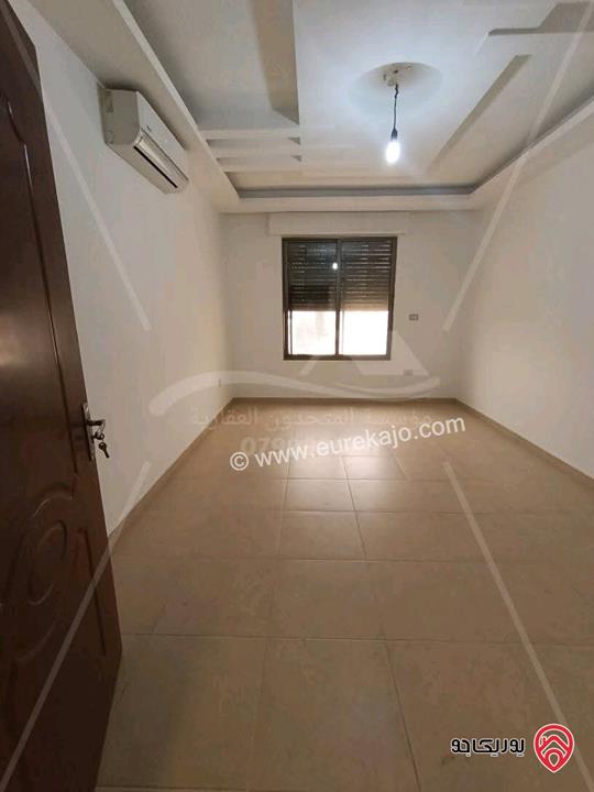 شقة فارغة مساحة 375م طابق ثالث للايجار في عمان - خلدا