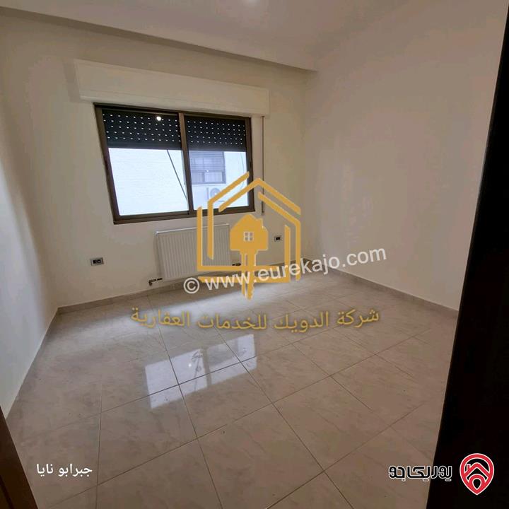 شقة فارغة طابق ارضي مع ترس مساحة 130م للإيجار في عمان - تلاع العلي 