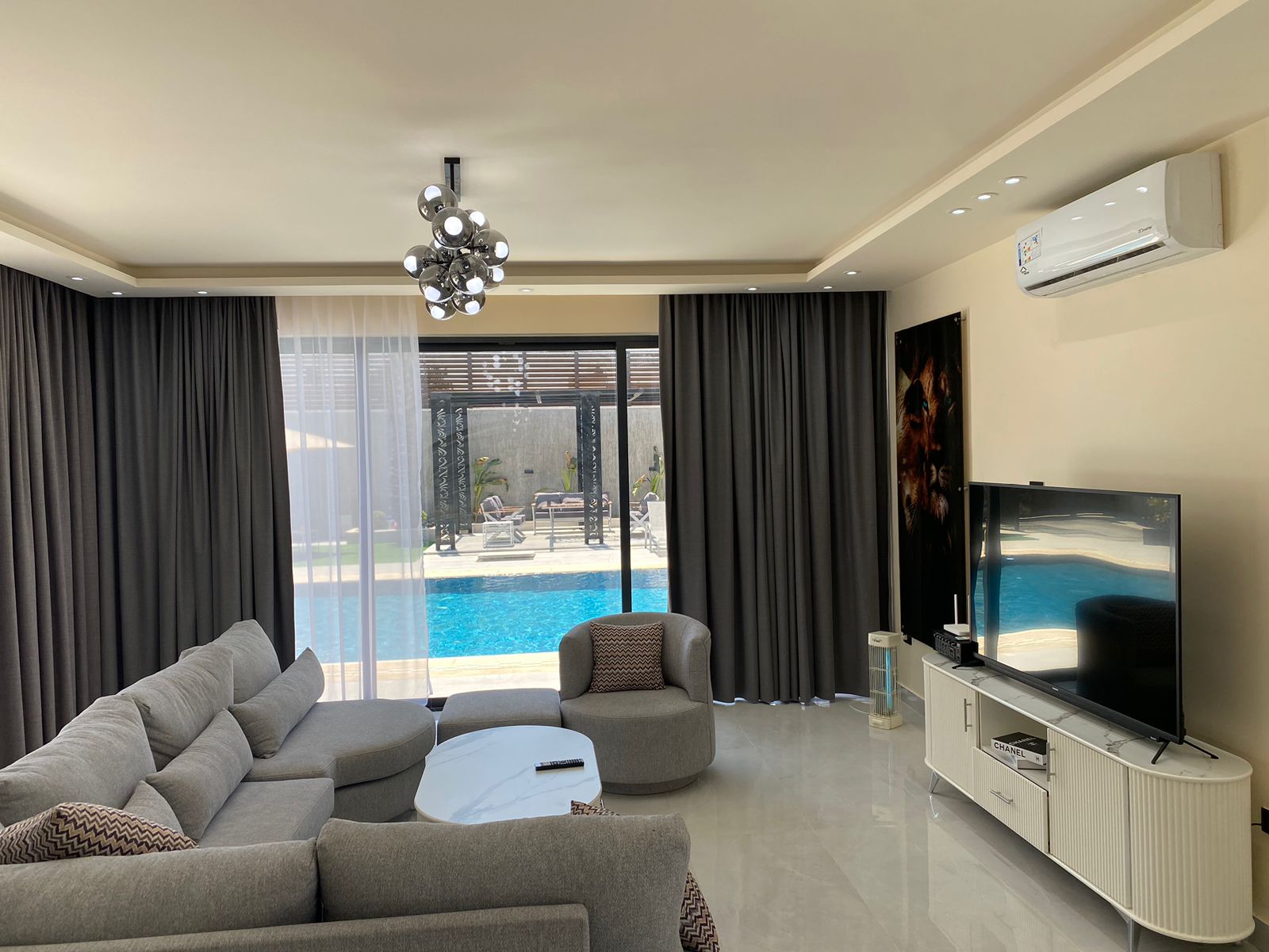 شاليه Nouf Villa مساحة الأرض 705م والبناء 355م للبيع في البحر الميت - الرامة 