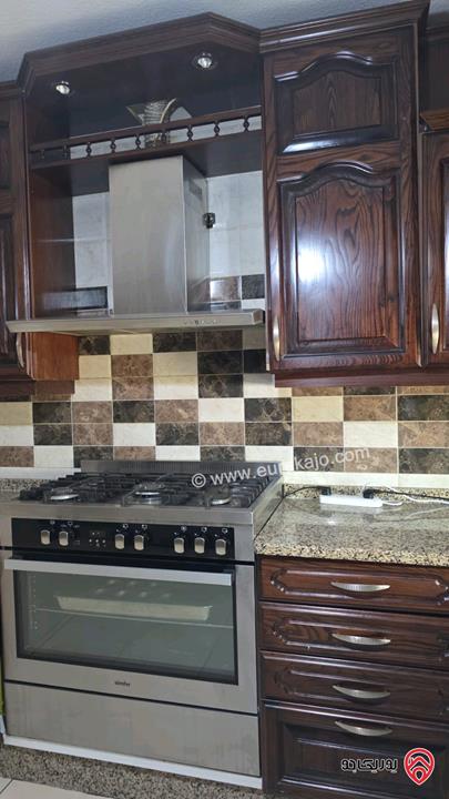 شقة طابقية طابق ثالث مساحة 305م للبيع في عمان - الرابية