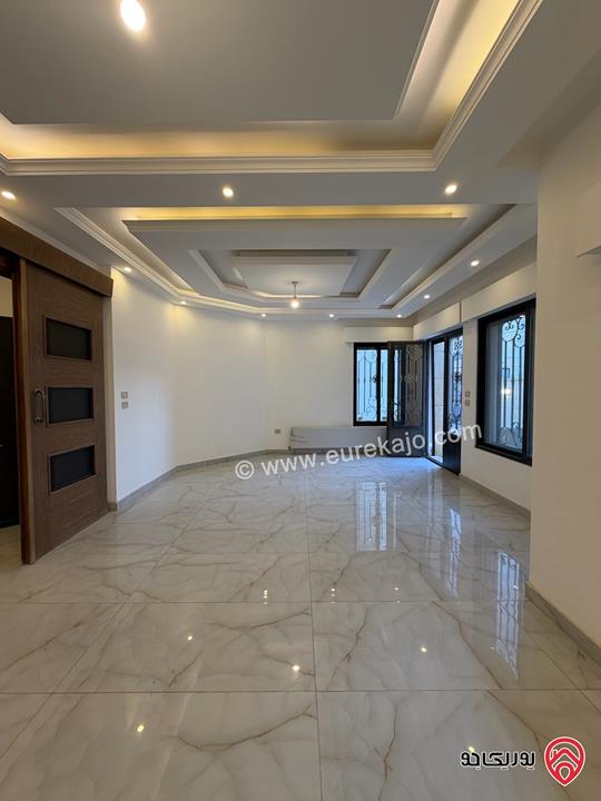 شقة طابق ارضي مساحة 236م مع ترس 40م سوبر ديلوكس للبيع في عمان - الجبيهة/ام زويتينة