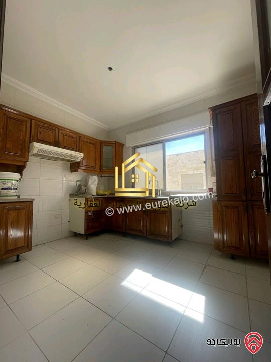 شقة فارغة طابق ثالث مساحة 180م للإيجار في عمان - الرابية